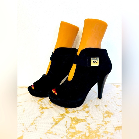 Michael Kors Shoes - 🔥🔥FINAL CLEARENACE 🔥🔥 MICHAEL KORS Black Suede Leather Strap Bootie